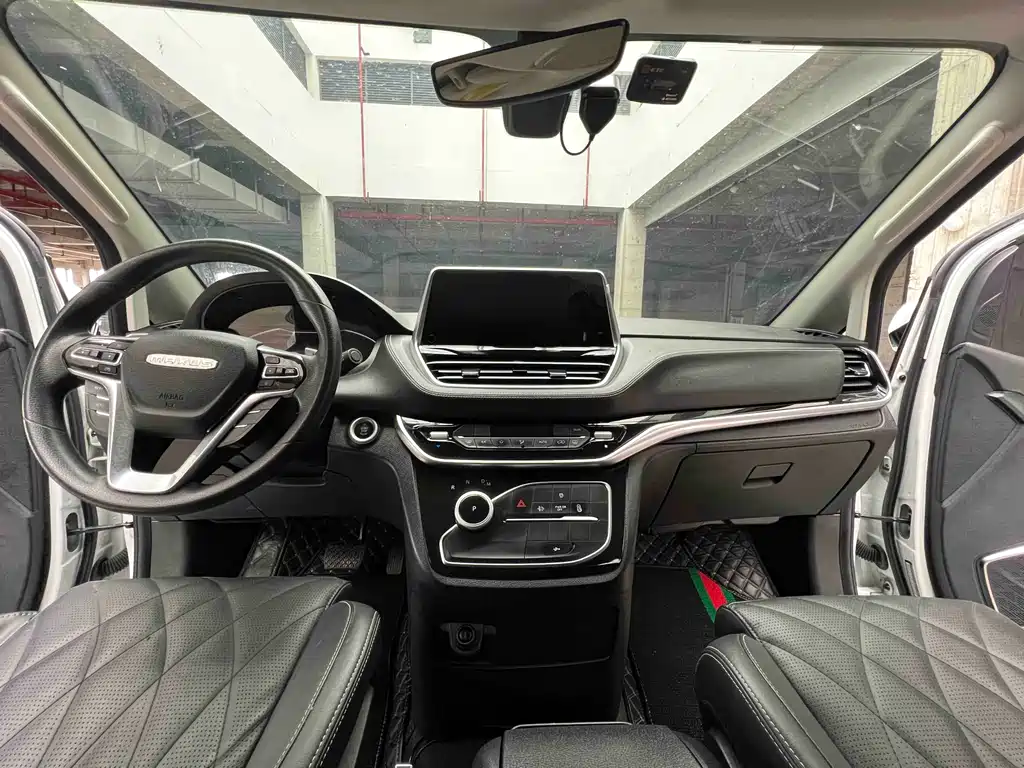 Maxus G20 大通G20 2023款 改款 PLUS 2.0 T 柴油自动豪华版