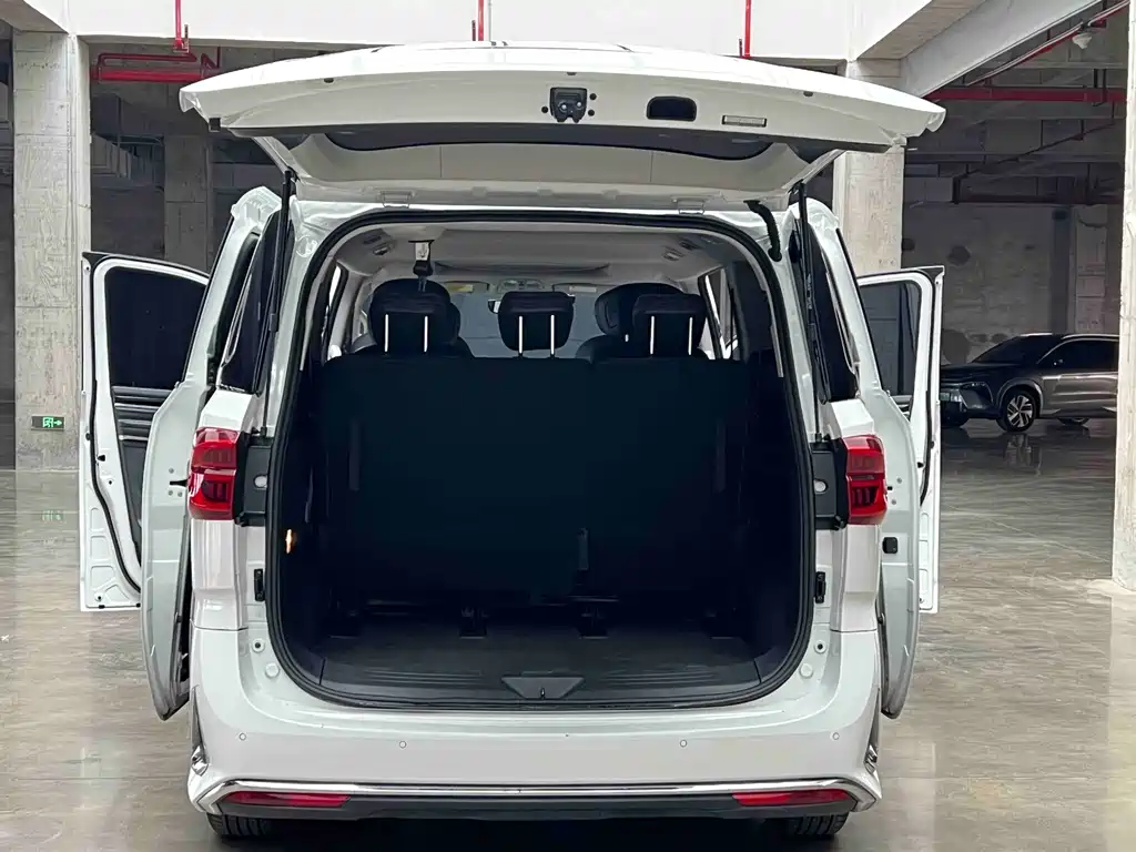 Maxus G20 大通G20 2023款 改款 PLUS 2.0 T 柴油自动豪华版