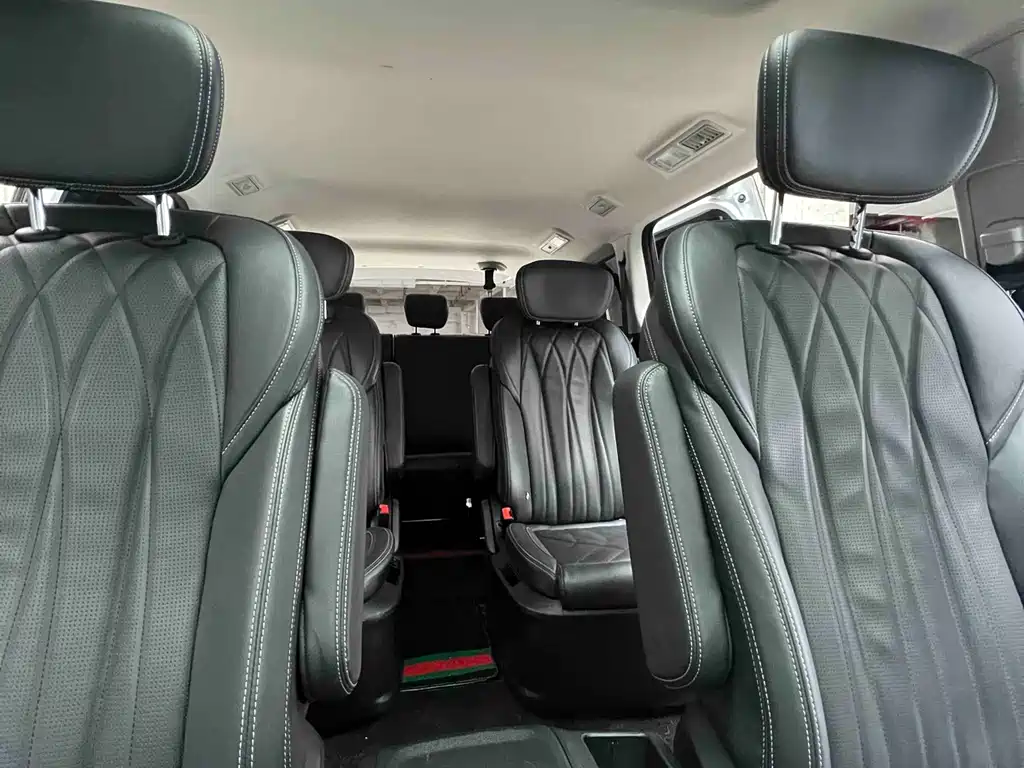 Maxus G20 大通G20 2023款 改款 PLUS 2.0 T 柴油自动豪华版
