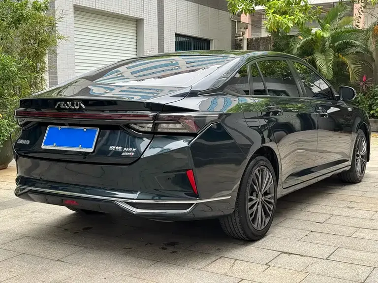 Dongfeng Yixuan MAX 1.5 T Super Fire Cool Dad