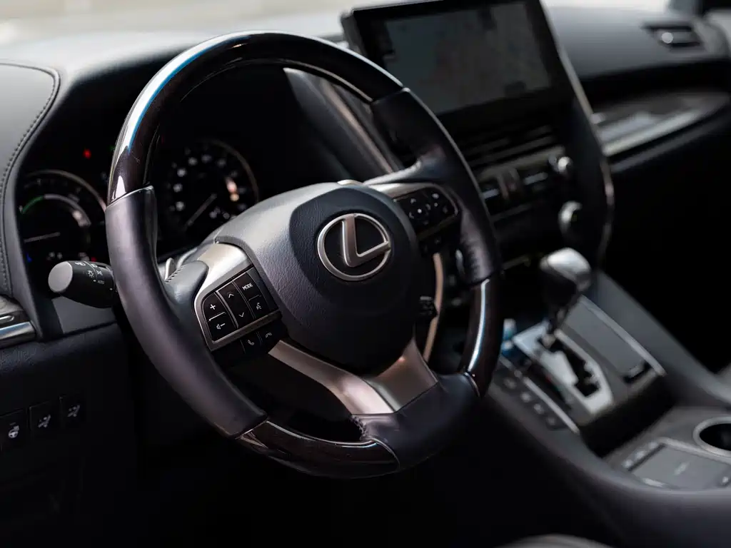 Lexus LM 300 h 7-seat Elegant