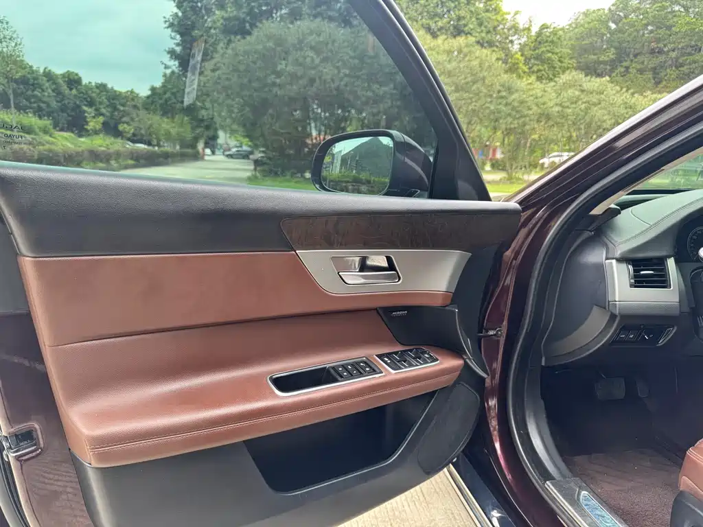 Jaguar XFL XFL 2.0 T 250 PS Luxury