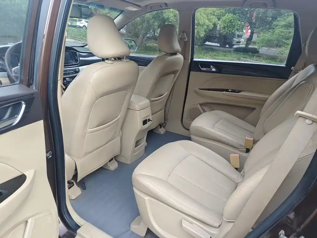 Baojun 730 1.8 L Manual Luxury 7-seat