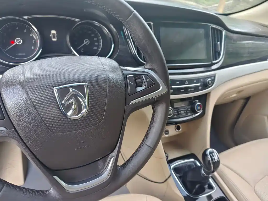 Baojun 730 1.8 L Manual Luxury 7-seat