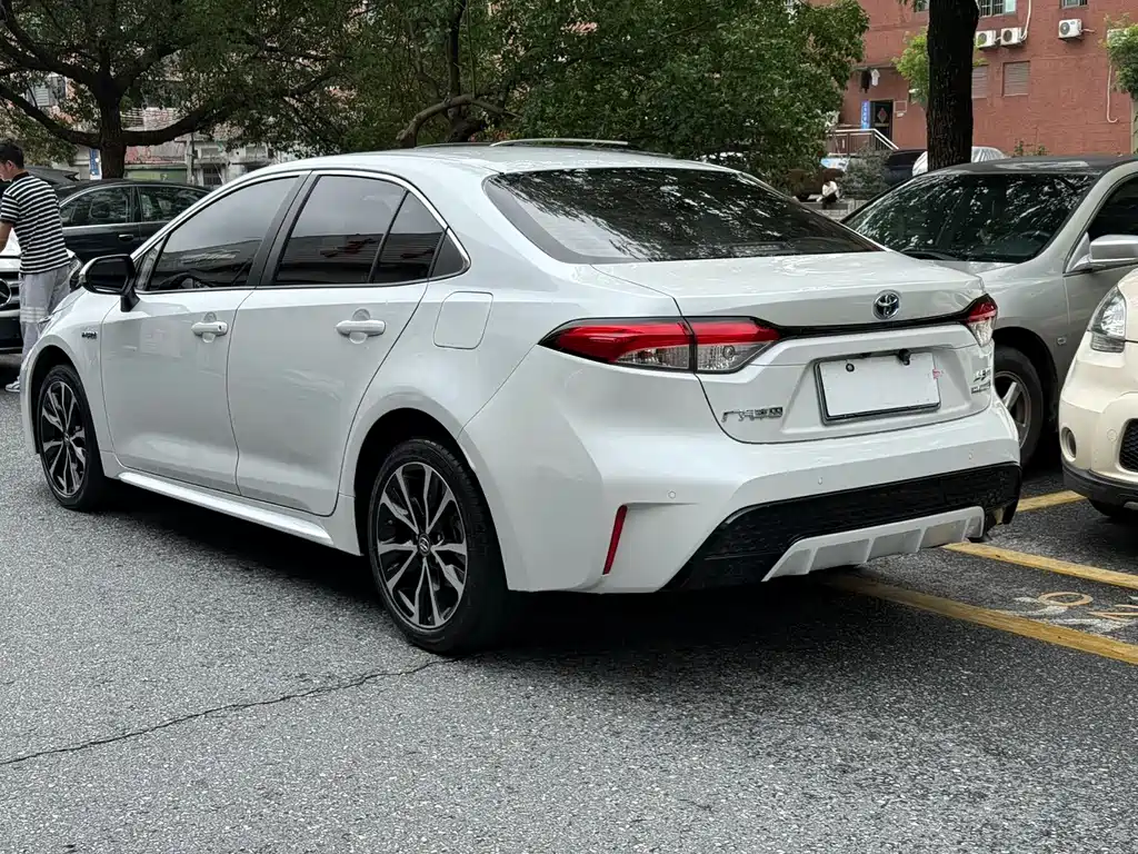 Levin Dual Engine 1.8 H E-CVT Sport