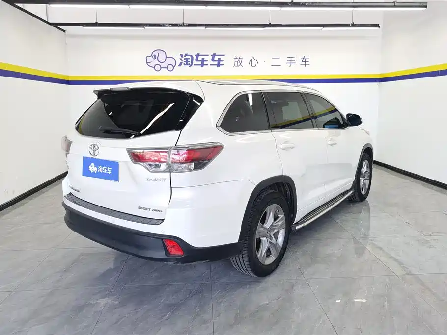 Highlander 2.0 T 4 WD Luxury 7-seat