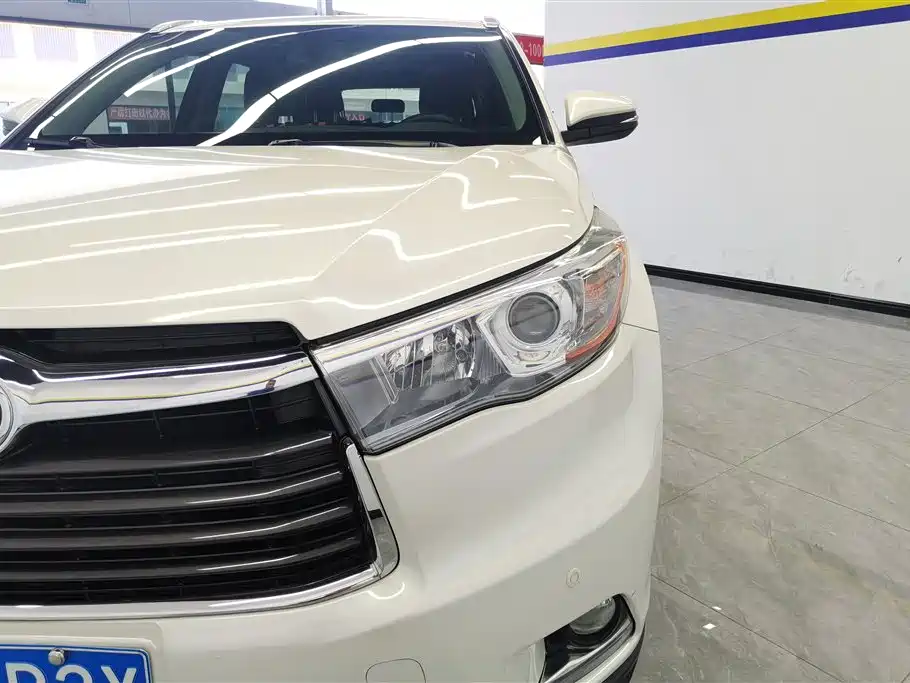 Highlander 2.0 T 4 WD Luxury 7-seat