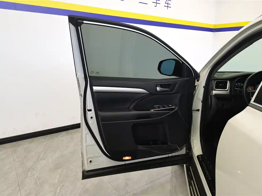 Highlander 2.0 T 4 WD Luxury 7-seat