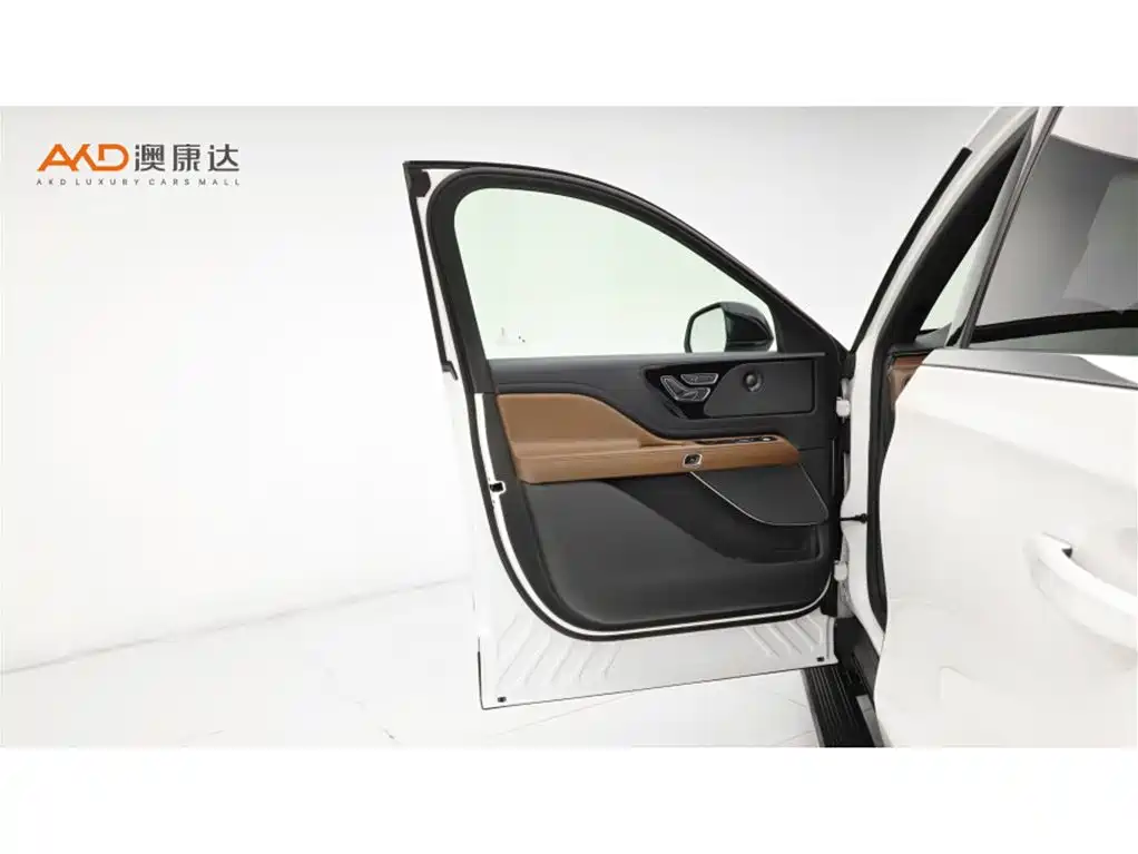 Aviator 飞行家/3.0 T/23款/V6四驱尊雅巡航版 六座