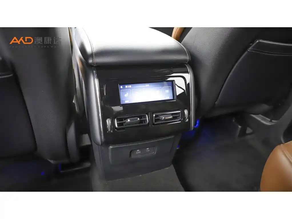 Aviator 飞行家/3.0 T/23款/V6四驱尊雅巡航版 六座