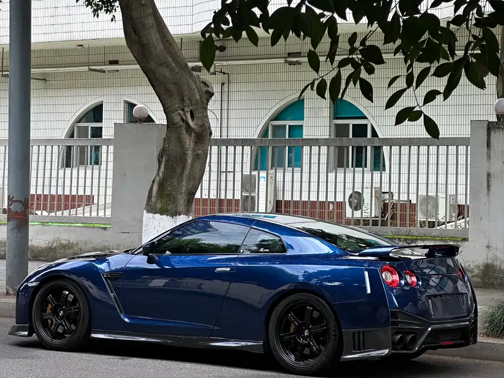 Nissan GT-R 日产GT-R 2014款 3.8 T Premium Edition 黑色内饰