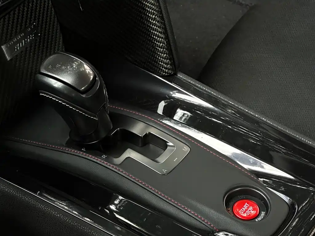 Nissan GT-R 日产GT-R 2014款 3.8 T Premium Edition 黑色内饰