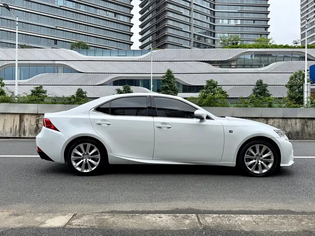 Lexus IS 200 t F SPORT