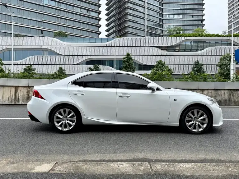 Lexus IS 200 t F SPORT