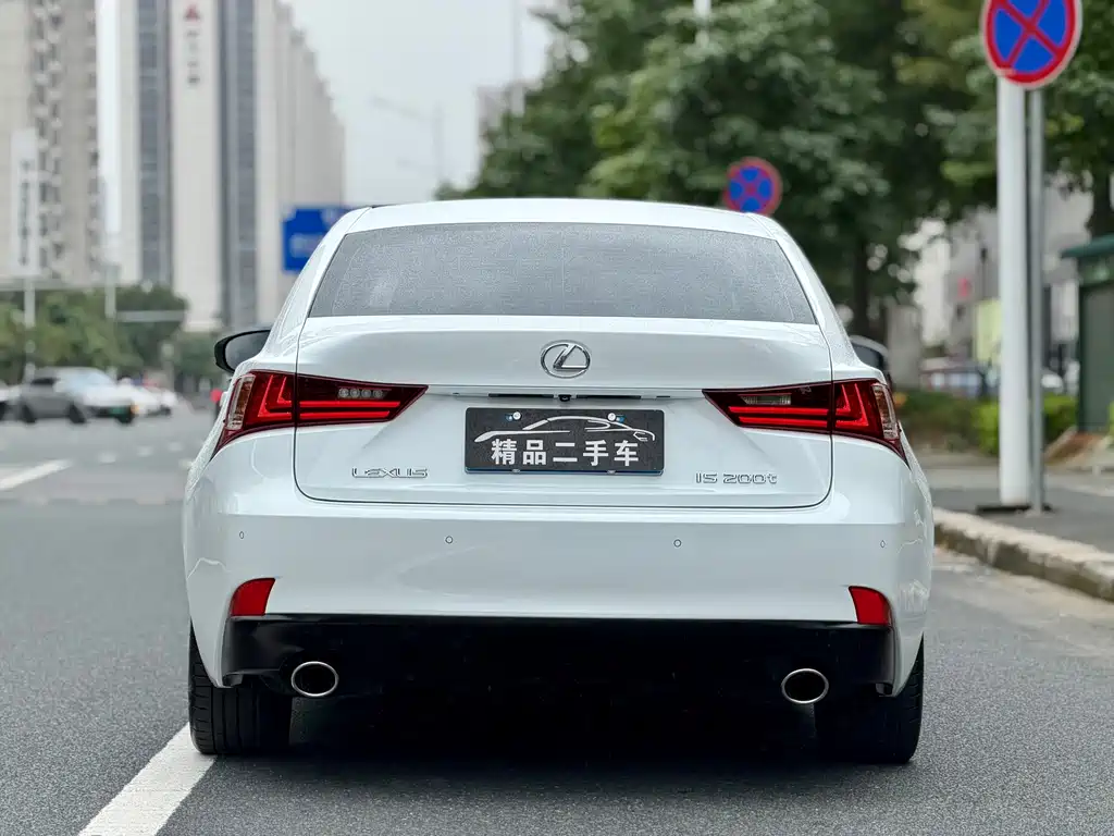 Lexus IS 200 t F SPORT