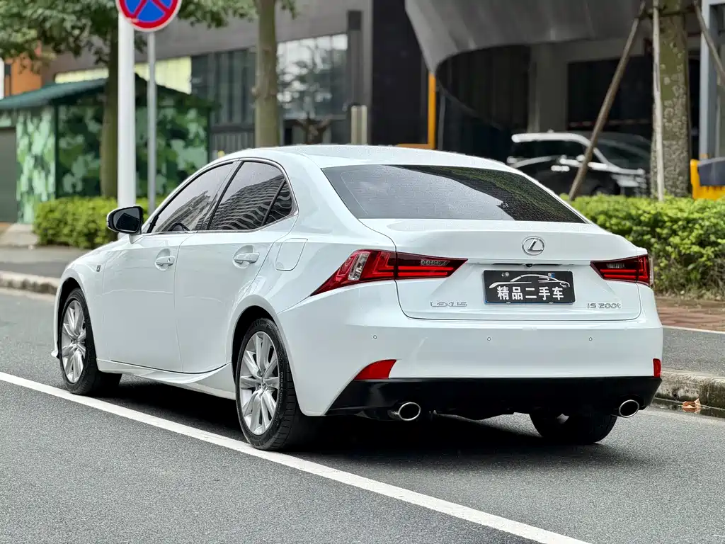 Lexus IS 200 t F SPORT
