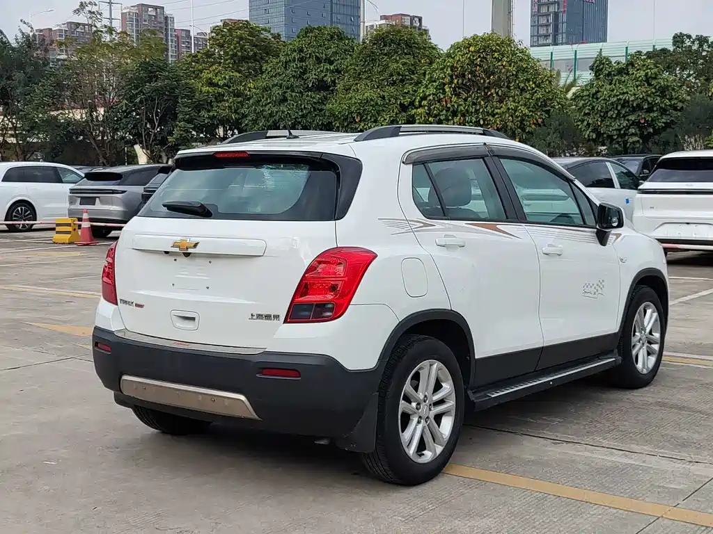 Tracker 1.4 T Manual 2 WD Comfort Sunroof