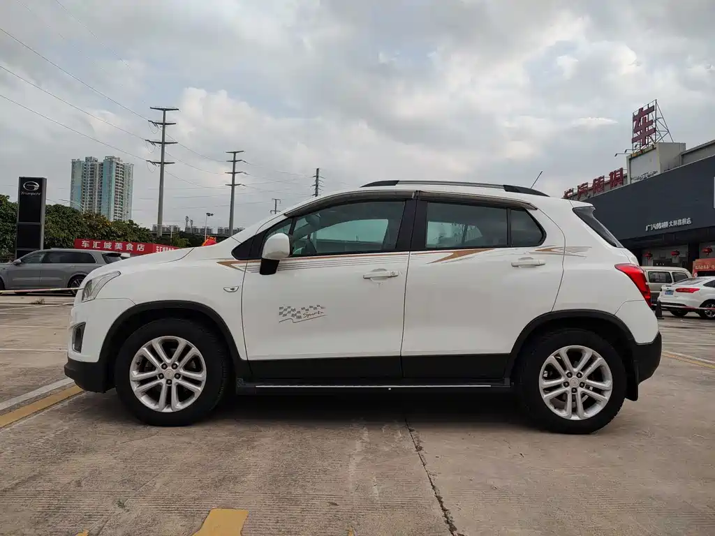 Tracker 1.4 T Manual 2 WD Comfort Sunroof