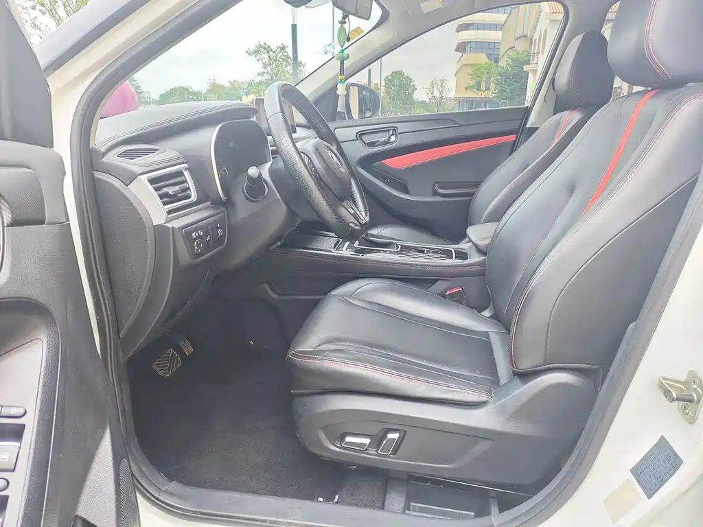 Fengguang 580 ☆ Star 1.5 T Auto Luxury