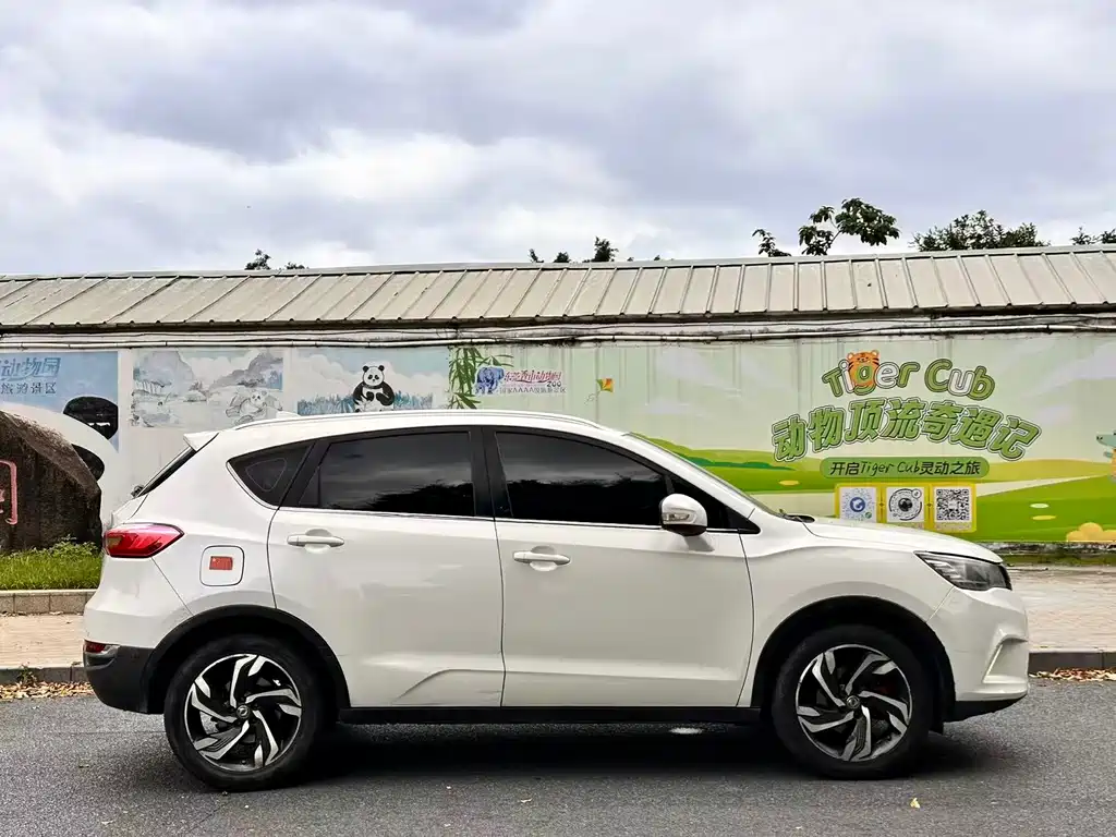 Dongfeng Fengshen AX5 1.4 T Auto Fun Enjoyment
