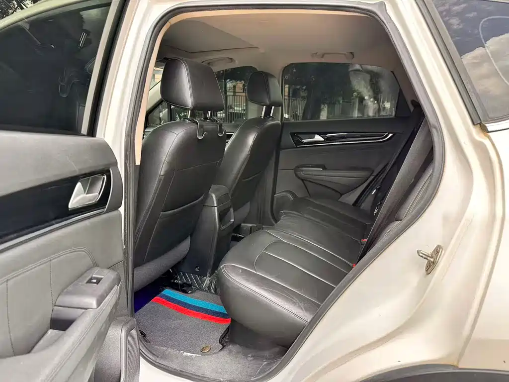 Dongfeng Fengshen AX5 1.4 T Auto Fun Enjoyment
