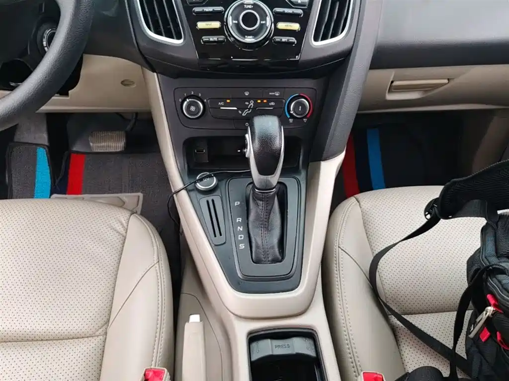 Focus Sedan Classic 1.6 L Auto Comfort Smart Travel
