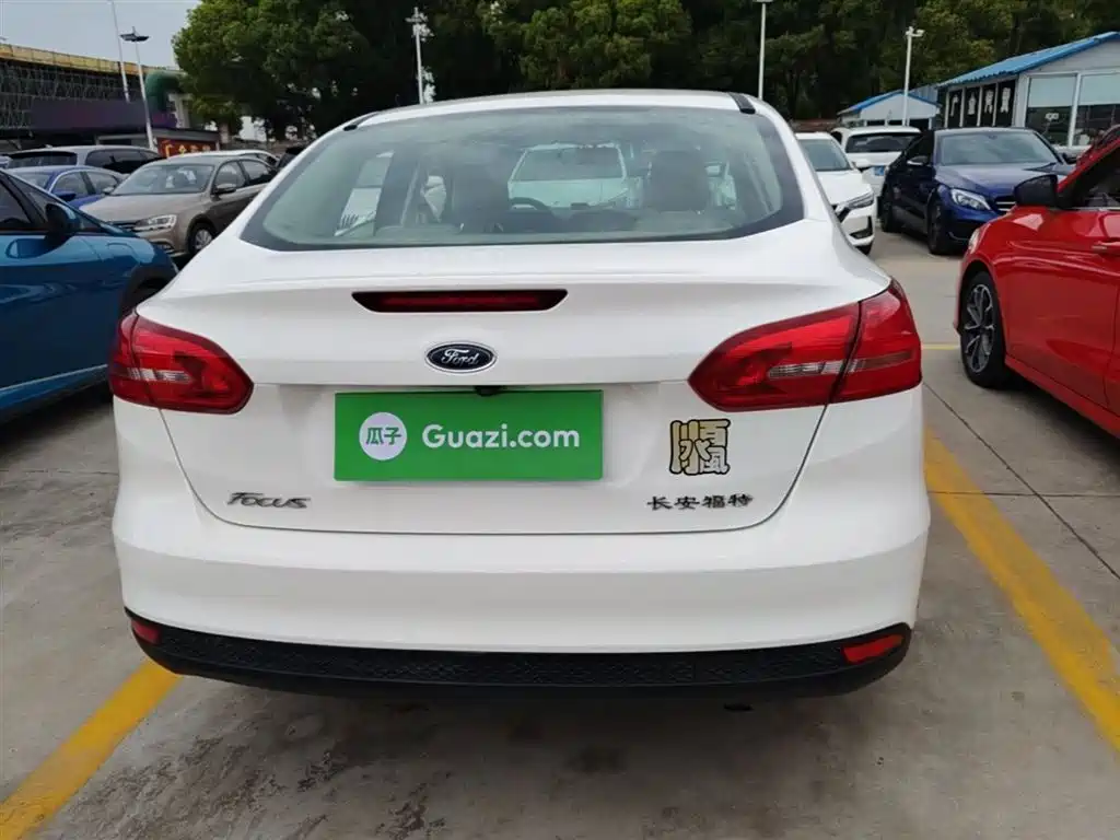 Focus Sedan Classic 1.6 L Auto Comfort Smart Travel