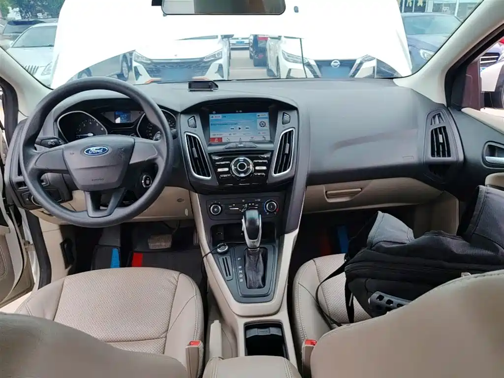Focus Sedan Classic 1.6 L Auto Comfort Smart Travel