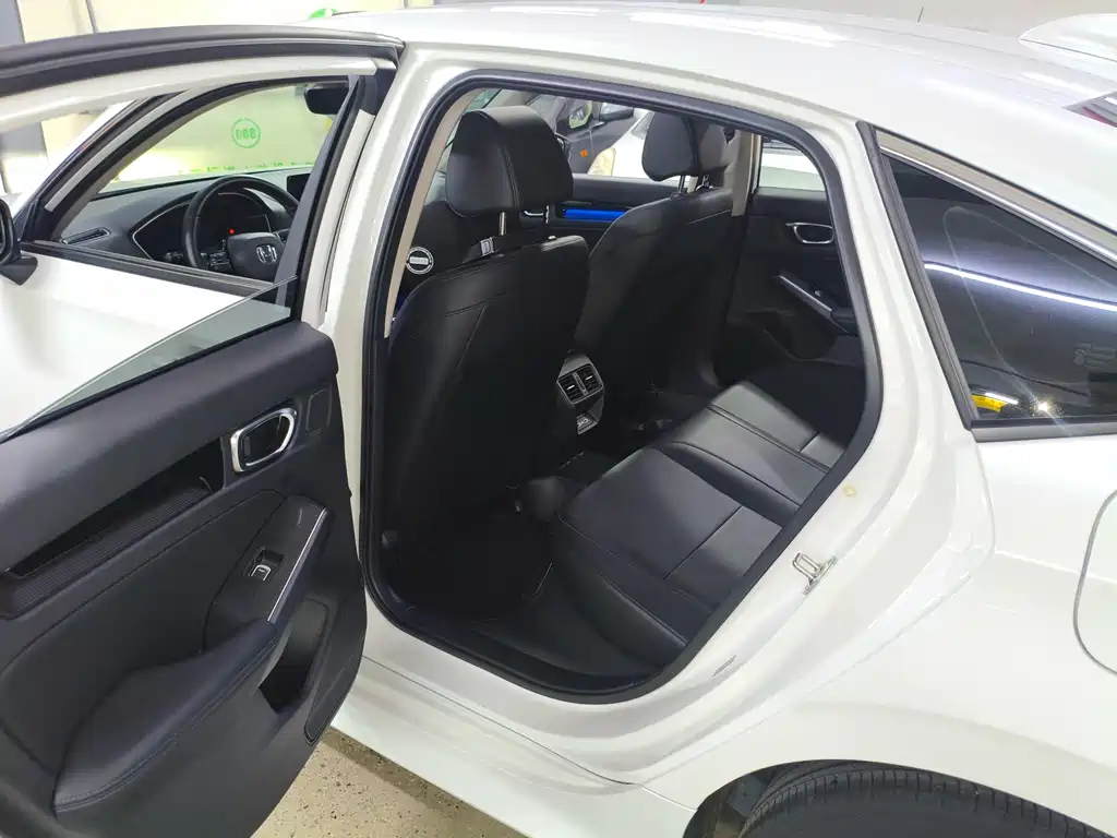 Integra 240 TURBO CVT Luxury