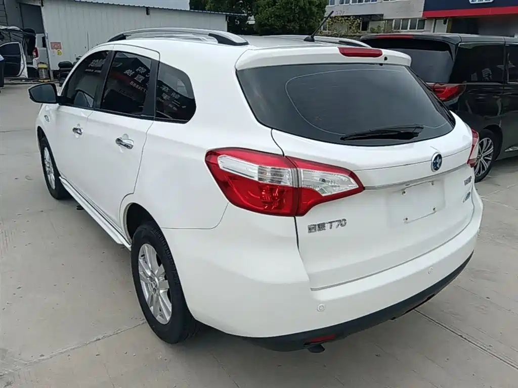 Venucia T70 2.0 L CVT Wise Travel