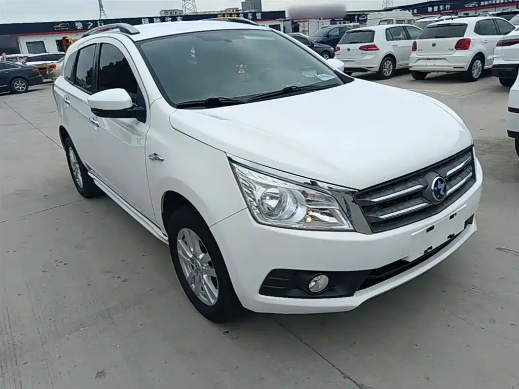 Venucia T70 2.0 L CVT Wise Travel