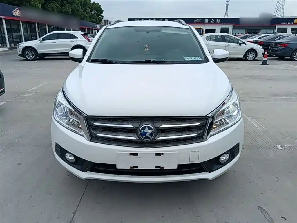 Venucia T70 2.0 L CVT Wise Travel