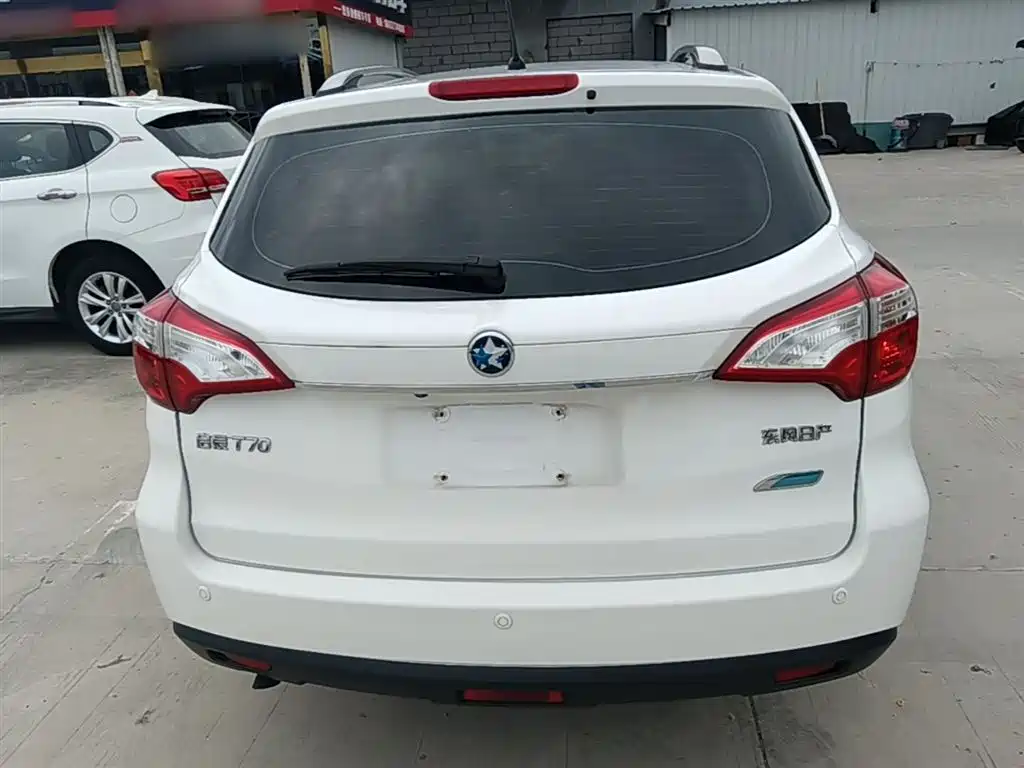 Venucia T70 2.0 L CVT Wise Travel