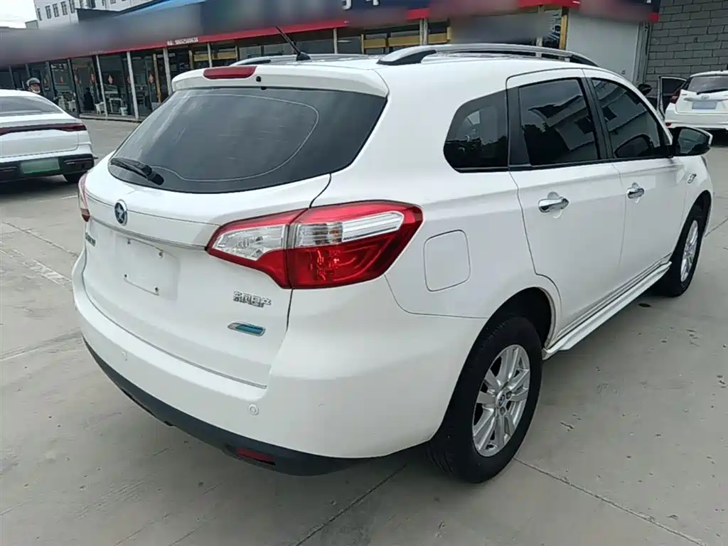 Venucia T70 2.0 L CVT Wise Travel