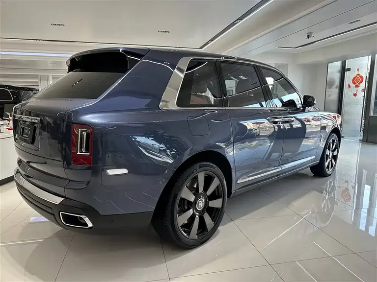 Rolls-Royce Cullinan 4-seat