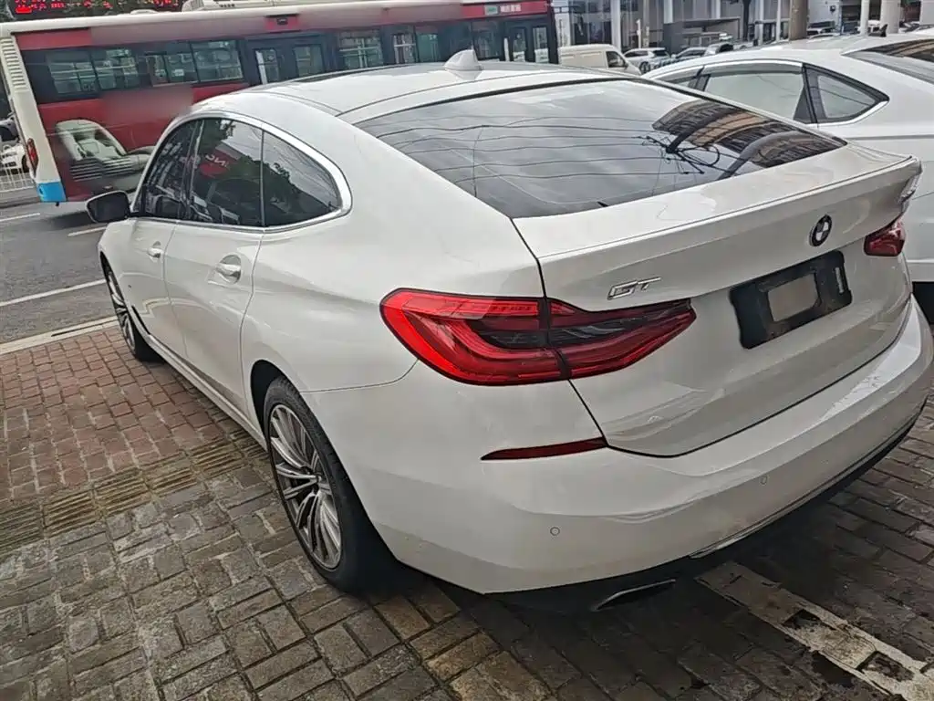 BMW 6 Series GT 630 i Luxury Design Package