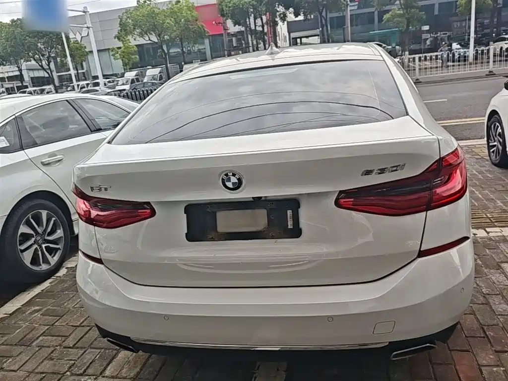 BMW 6 Series GT 630 i Luxury Design Package