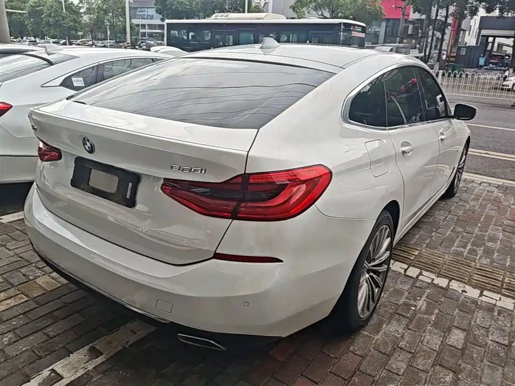 BMW 6 Series GT 630 i Luxury Design Package