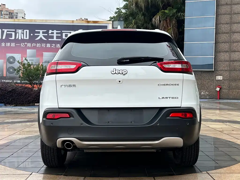 Cherokee 2.0 L Superior