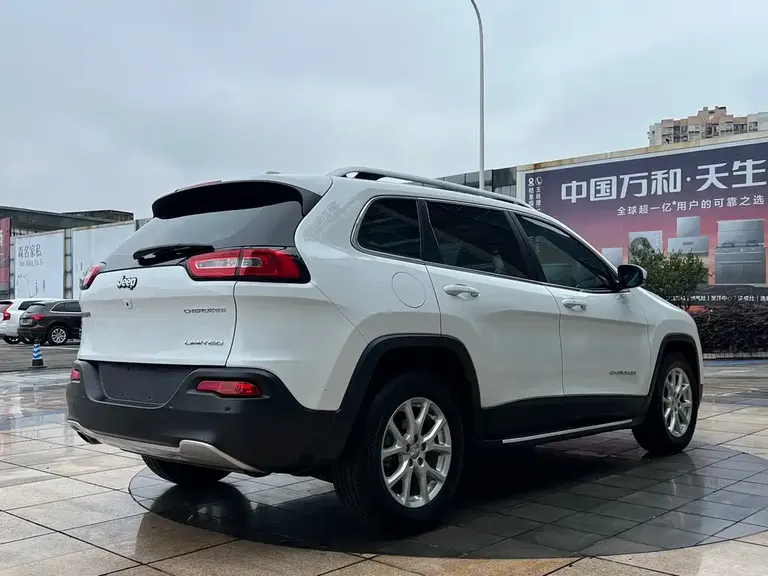 Jeep Cherokee 2.0 L Superior