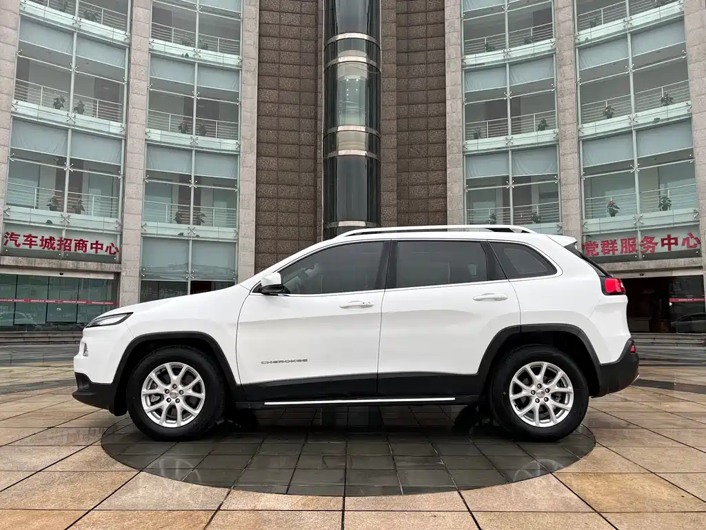 Cherokee 2.0 L Superior