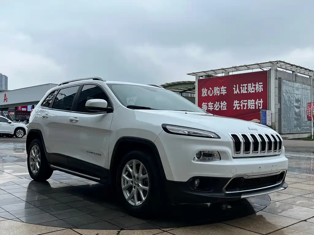 Cherokee 2.0 L Superior
