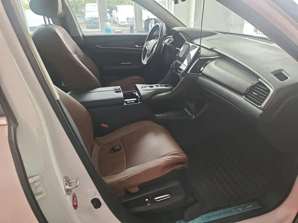 Avancier 370 TURBO 2 WD Luxury