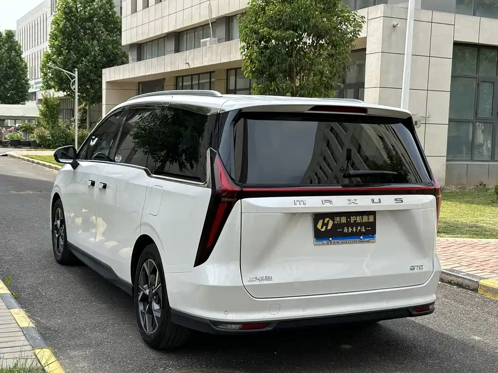 Maxus G70 大通G70 2024款 2.0 T 自动旗舰版 7座