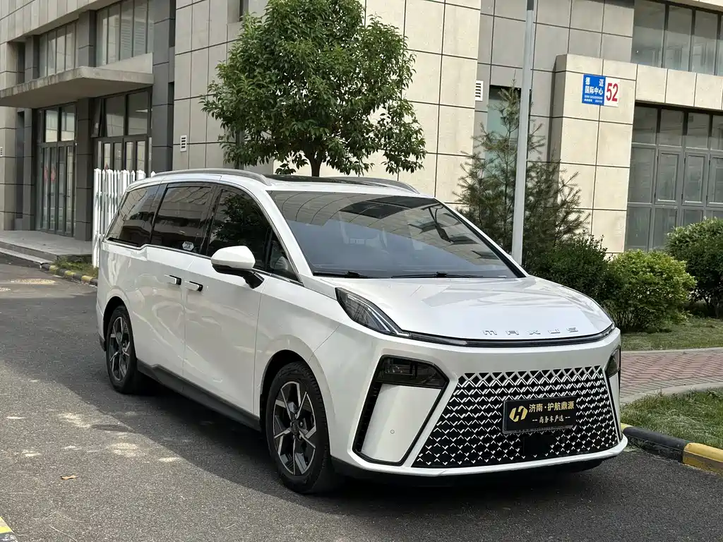 Maxus G70 大通G70 2024款 2.0 T 自动旗舰版 7座