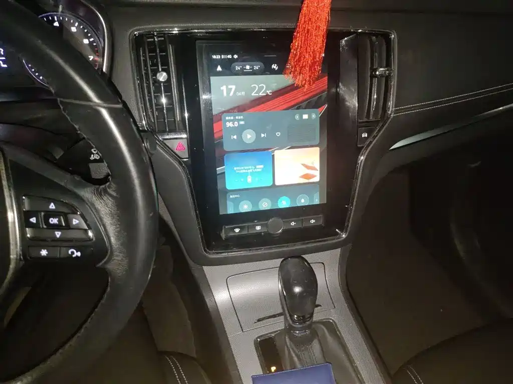 Roewe RX5 20 T 2 WD Auto Internet Smart Enjoyment