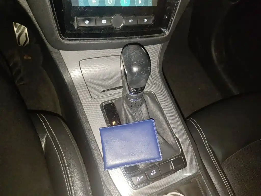Roewe RX5 20 T 2 WD Auto Internet Smart Enjoyment