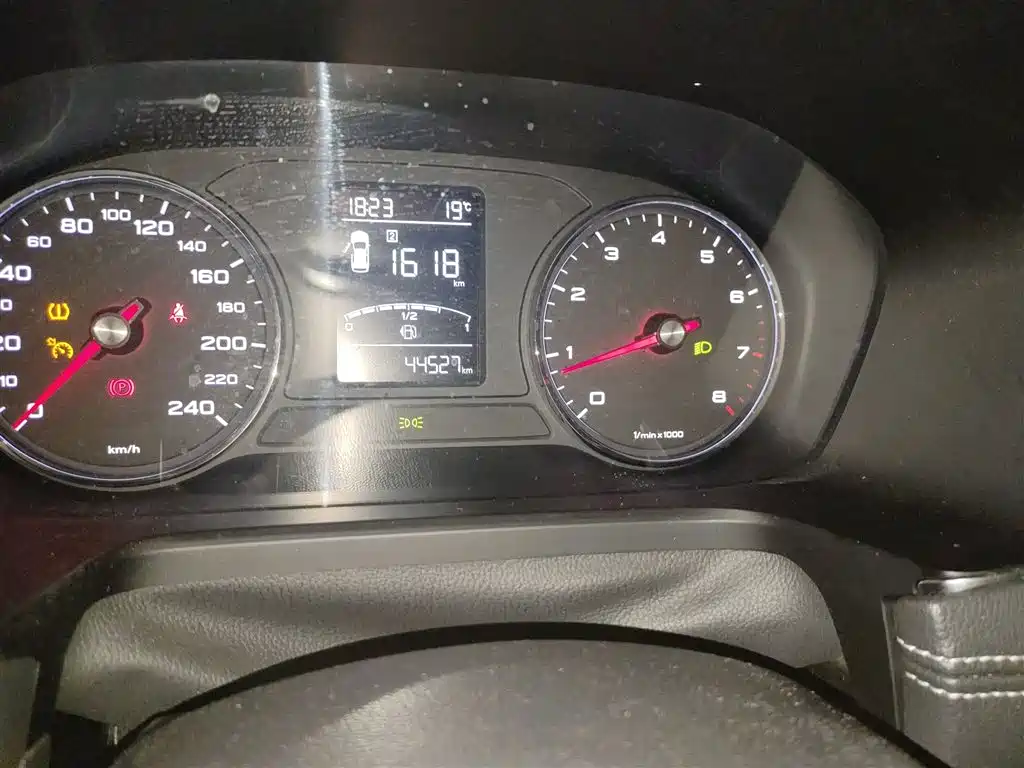 Roewe RX5 20 T 2 WD Auto Internet Smart Enjoyment