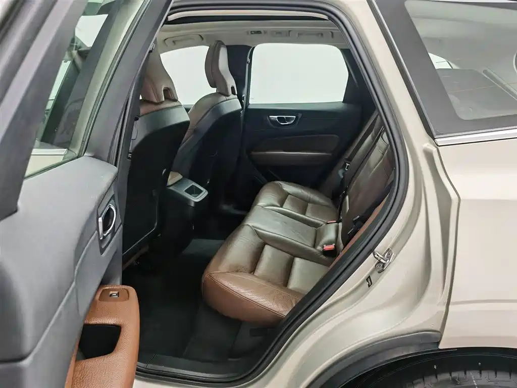 Volvo XC60 T5 4 WD Smart Ease CN-V