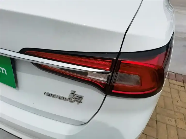 Roewe i5 1.5 L Auto 4 G Connected Leading Luxury Flagship